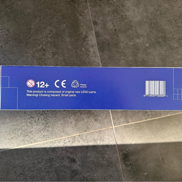 Lego ASML Twinscan NXE:3400C Building Set - White and Black - Picture 4 of 4